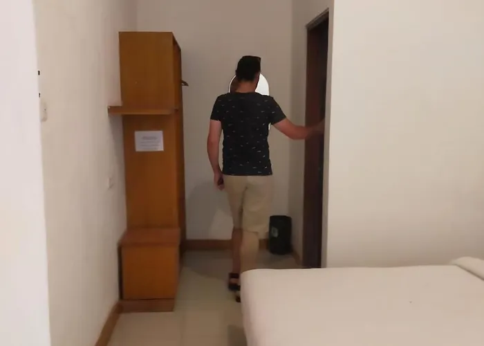ホテル Casavina Batu Bolong 2*