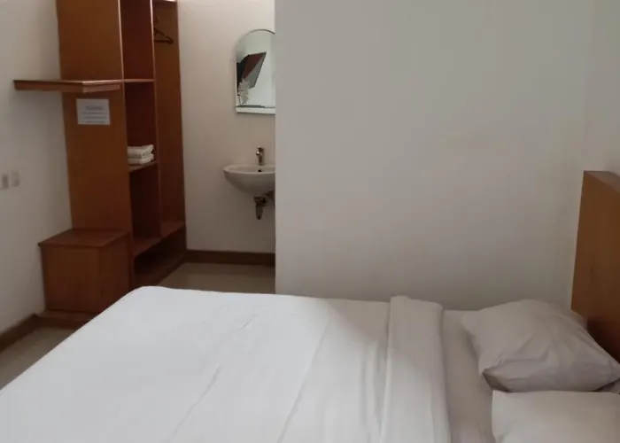 ホテル Casavina Batu Bolong 2*