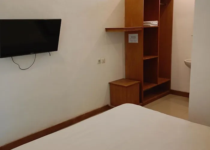 ホテル Casavina Batu Bolong チャングー